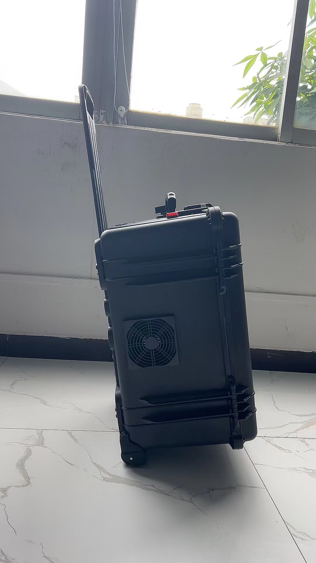 甘德手拉箱型移动通信干扰器